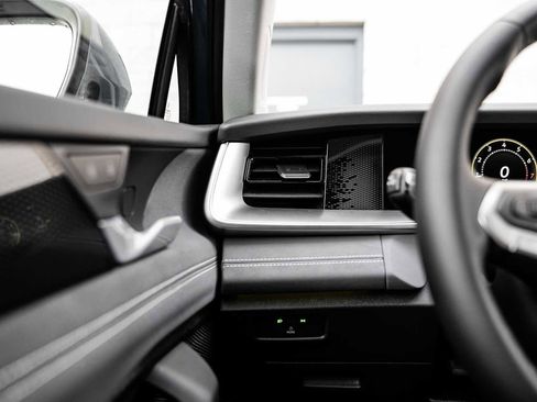 New 2026 Volkswagen Tiguan SE image 24