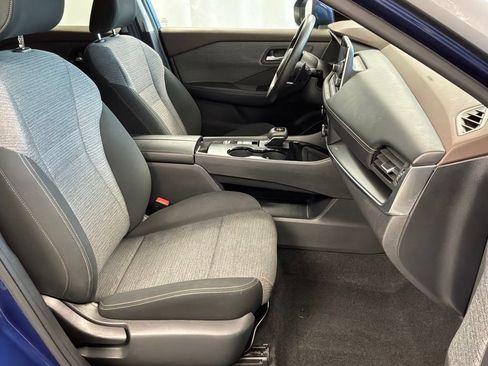 Used 2023 Nissan Rogue SV FWD image 29