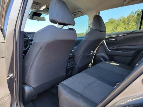 Used 2022 Toyota RAV4 XLE image 14