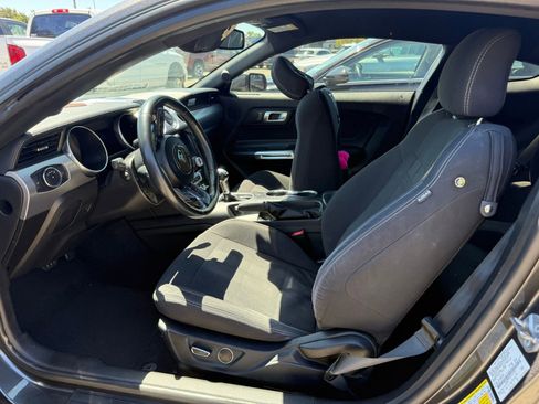 Used 2018 Ford Mustang Coupe RWD image 9