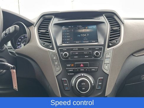Used 2018 Hyundai Santa Fe SE image 23