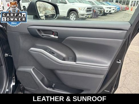 Used 2023 Toyota Highlander XLE image 26