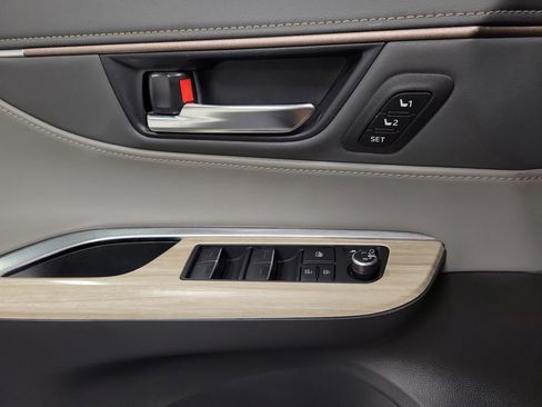 Used 2023 Toyota Venza XLE AWD/4WD image 20