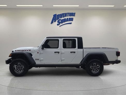 Used 2025 Jeep Gladiator Mojave w/ Convenience Group AWD/4WD image 4