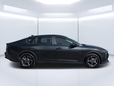 Used 2025 Kia K4 FWD image 2