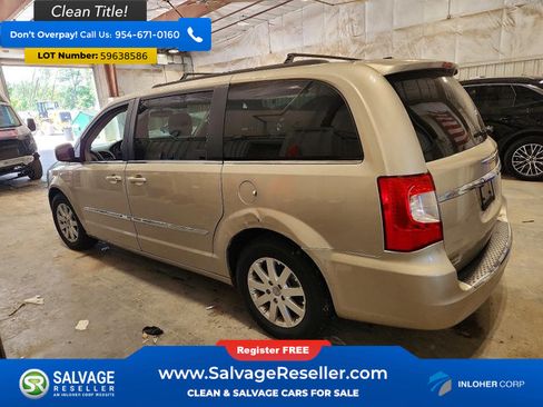 Used 2014 Chrysler Town & Country Touring FWD image 3