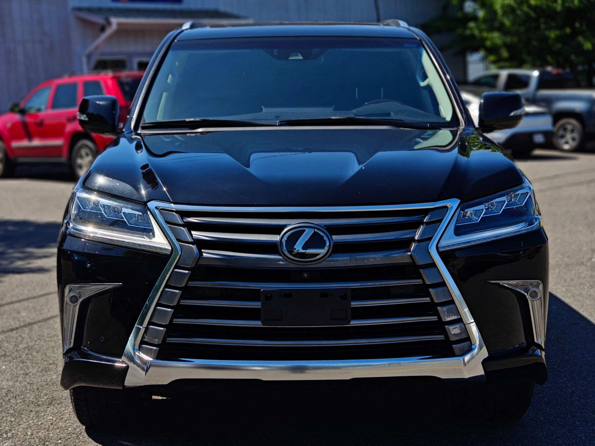 Used 2018 Lexus LX 570 4WD image 2