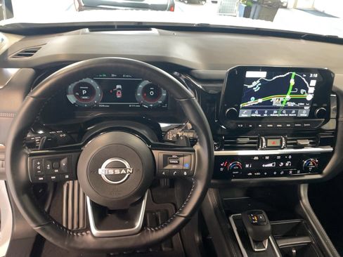 Used 2025 Nissan Pathfinder Platinum image 8