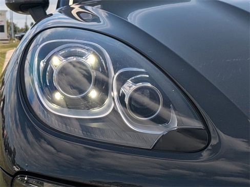 Used 2017 Porsche Macan S image 10