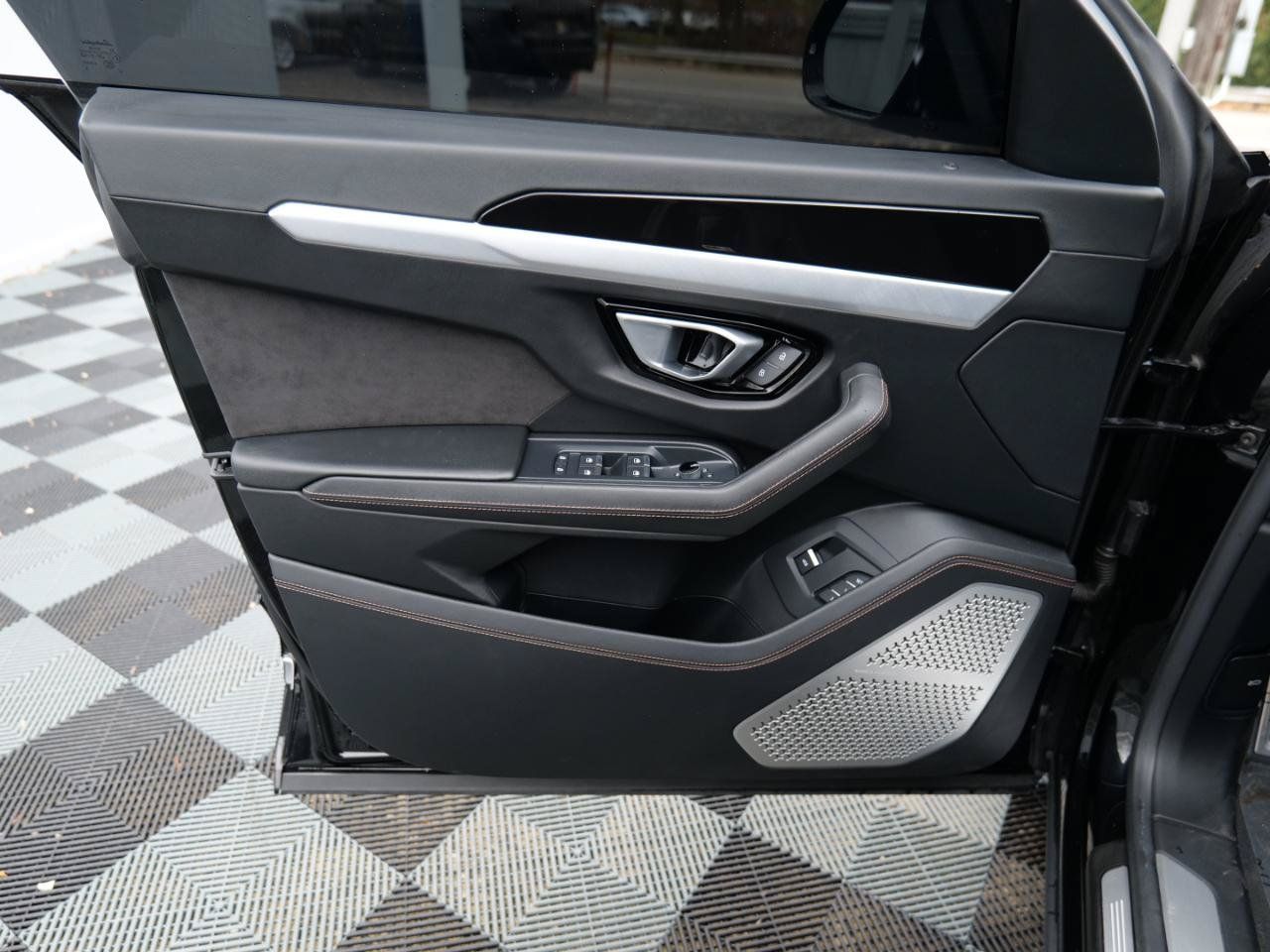Used 2021 Lamborghini Urus AWD/4WD image 12