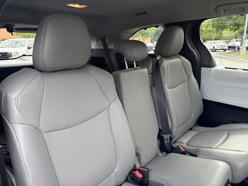 Certified 2026 Toyota Sienna XLE FWD image 21