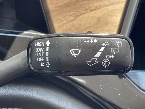 Used 2025 Volkswagen Atlas SE FWD image 34
