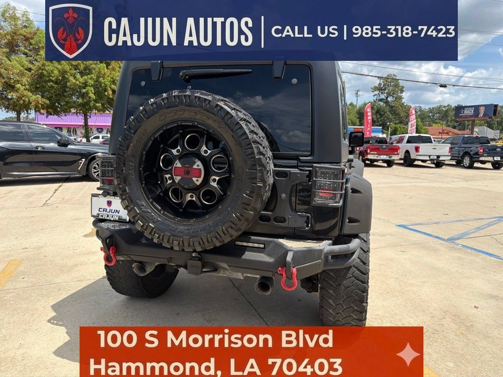 Used 2018 Jeep Wrangler Unlimited Rubicon w/ Connectivity Group AWD/4WD image 13