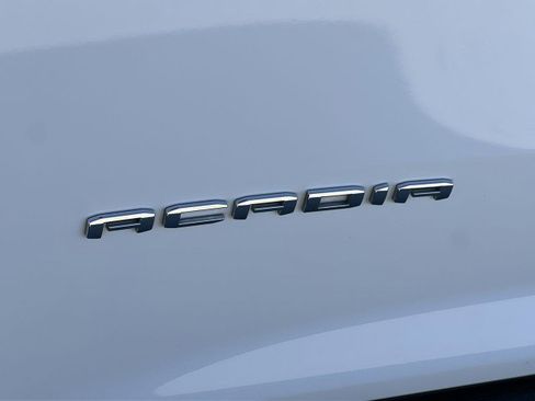 Used 2024 GMC Acadia Elevation image 31