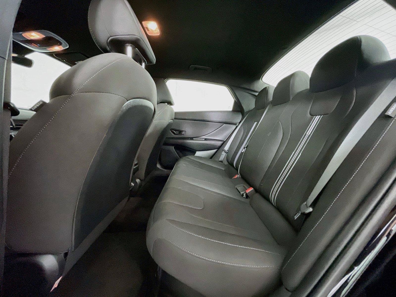 Certified 2025 Hyundai Elantra SEL FWD image 27