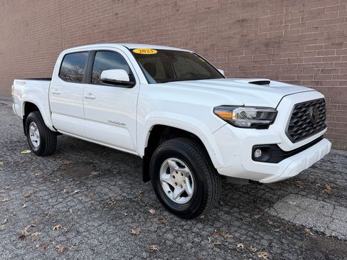 Used 2023 Toyota Tacoma TRD Sport w/ Advanced Technology Package AWD/4WD image 9