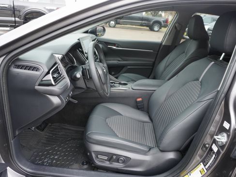 Used 2023 Toyota Camry SE image 7