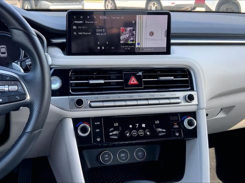 Used 2025 Genesis G70 2.5T RWD image 7