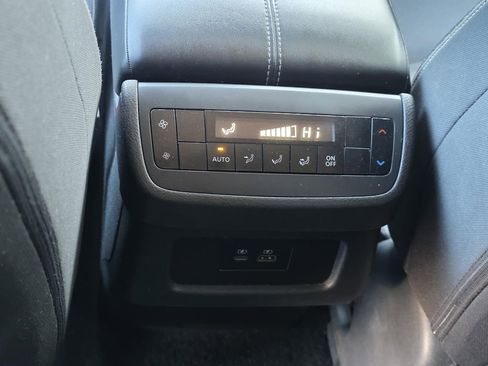Used 2024 Nissan Pathfinder SV FWD image 11
