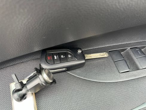 Used 2025 Toyota Corolla LE FWD image 17