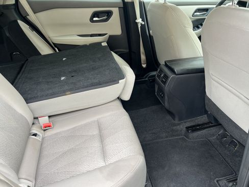 Used 2025 Nissan Rogue SV AWD/4WD image 19