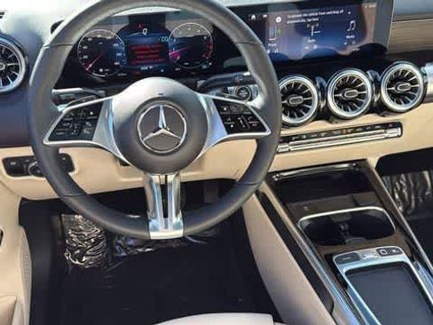 Certified 2025 Mercedes-Benz GLB 250 4MATIC image 23