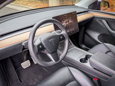 Used 2023 Tesla Model Y Performance image 22