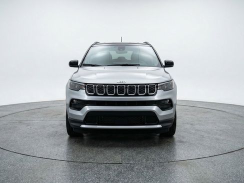 Used 2025 Jeep Compass Limited AWD/4WD image 2