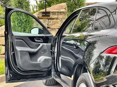 Used 2020 Jaguar F-PACE Prestige image 19