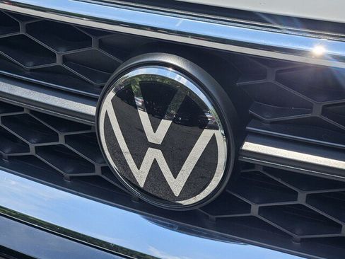 Certified 2023 Volkswagen Taos SE FWD image 33