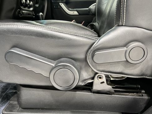 Used 2013 Jeep Wrangler Sahara w/ Connectivity Group image 12