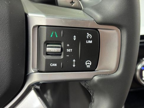 Used 2026 Land Rover Discovery Limited Edition image 32