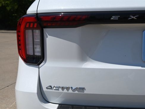 New 2025 Ford Explorer Active w/ Active Comfort Package image 31
