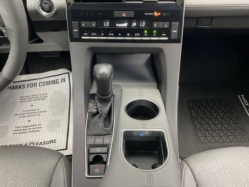 Used 2019 Toyota Avalon Limited w/ All Weather Liner Package FWD image 18