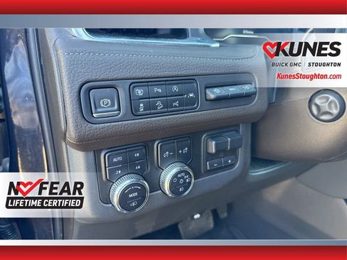 Used 2024 GMC Yukon Denali w/ Denali Reserve Package image 20