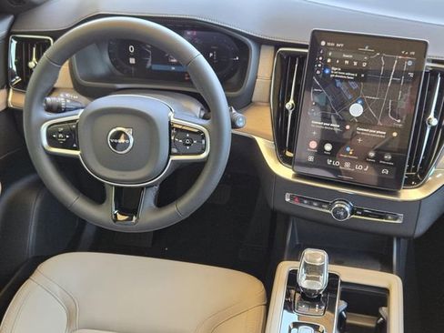 Used 2025 Volvo XC90 T8 Core image 30