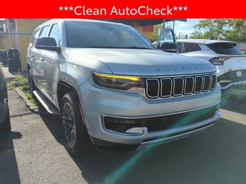 Used 2024 Jeep Wagoneer L Series II w/ Flexible Seating Group AWD/4WD image 3