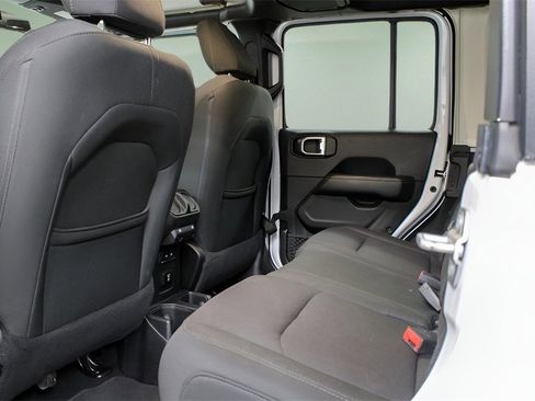 Used 2019 Jeep Wrangler Unlimited Sahara w/ Safety Group image 11