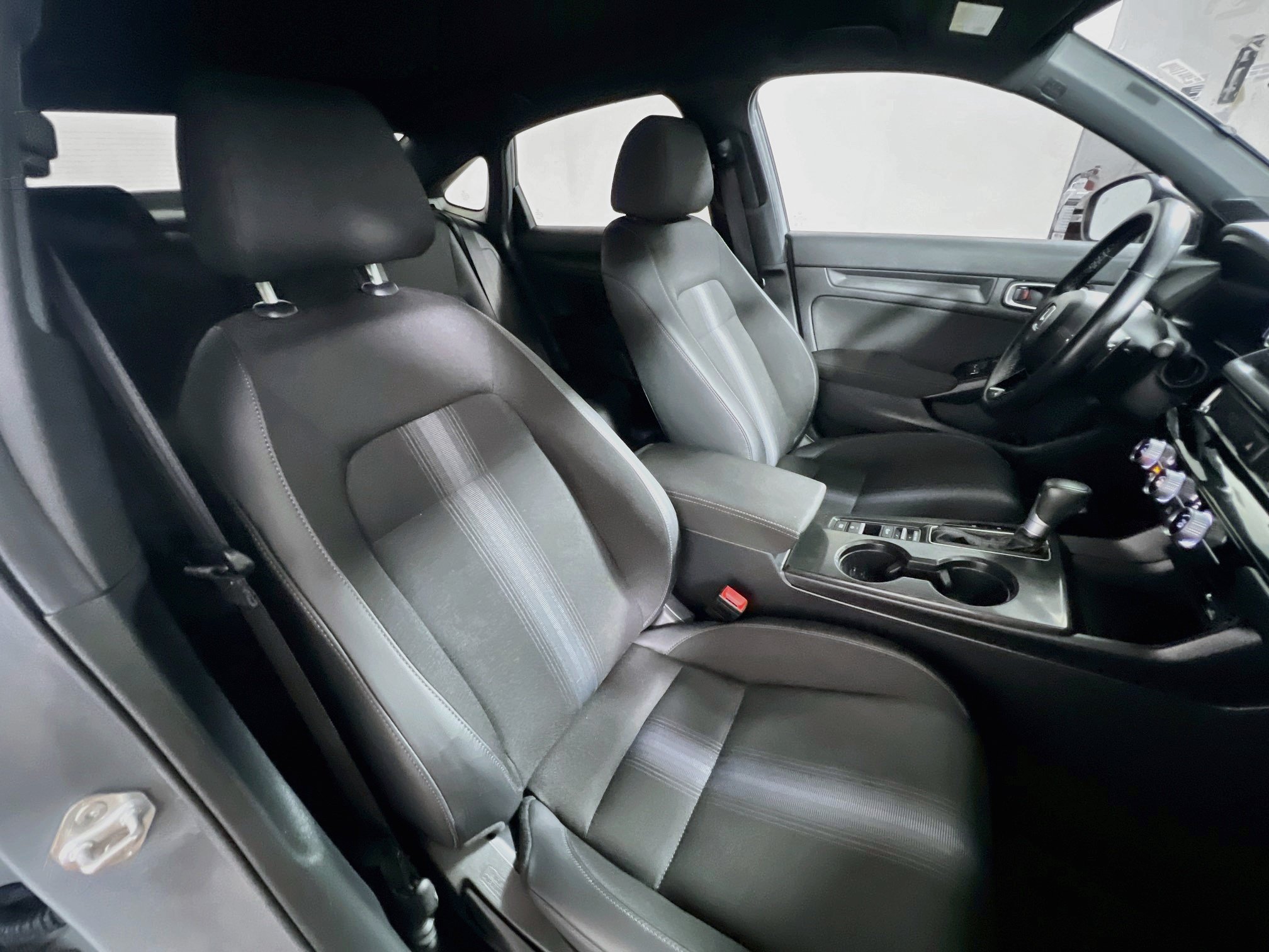 Used 2025 Honda Civic Sport image 30