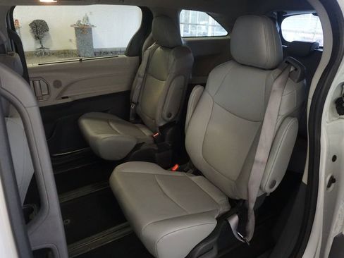 Used 2024 Toyota Sienna XLE w/ XLE Plus Package image 22