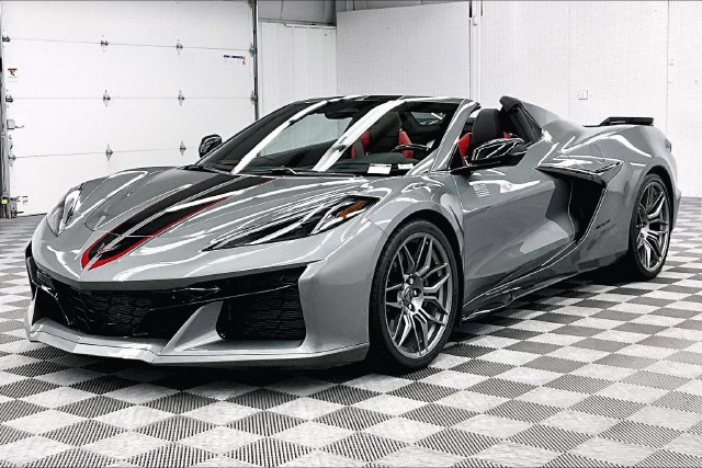 Used 2024 Chevrolet Corvette Z06 RWD image 11