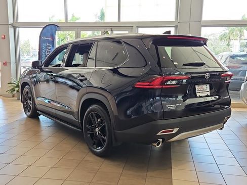 New 2025 Toyota Grand Highlander MAX Platinum image 2