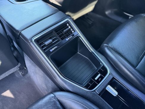 Used 2021 Porsche Panamera image 34