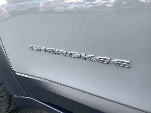 Used 2019 Jeep Cherokee Trailhawk w/ Comfort/Convenience Group AWD/4WD image 7