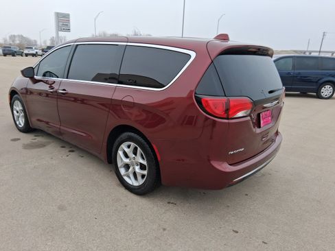Used 2018 Chrysler Pacifica Touring Plus w/ Tire & Wheel Group image 6