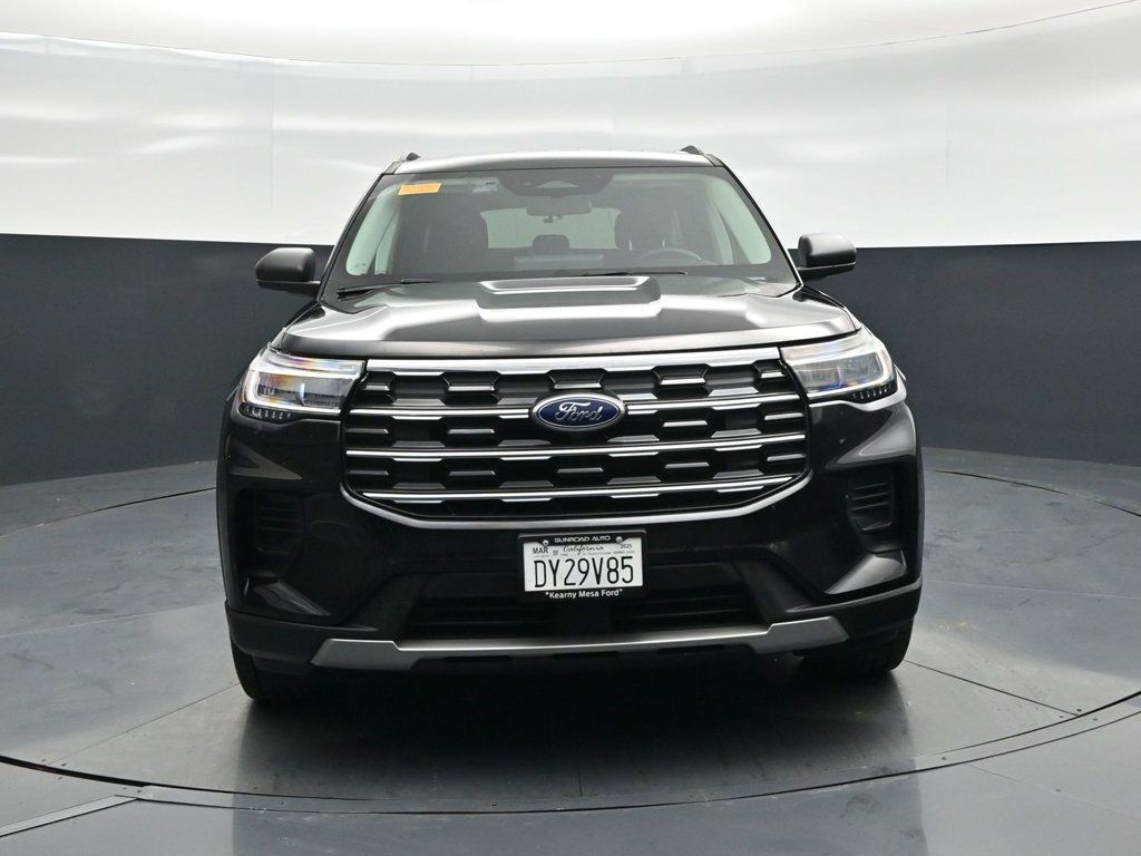 Used 2025 Ford Explorer Active AWD/4WD image 24