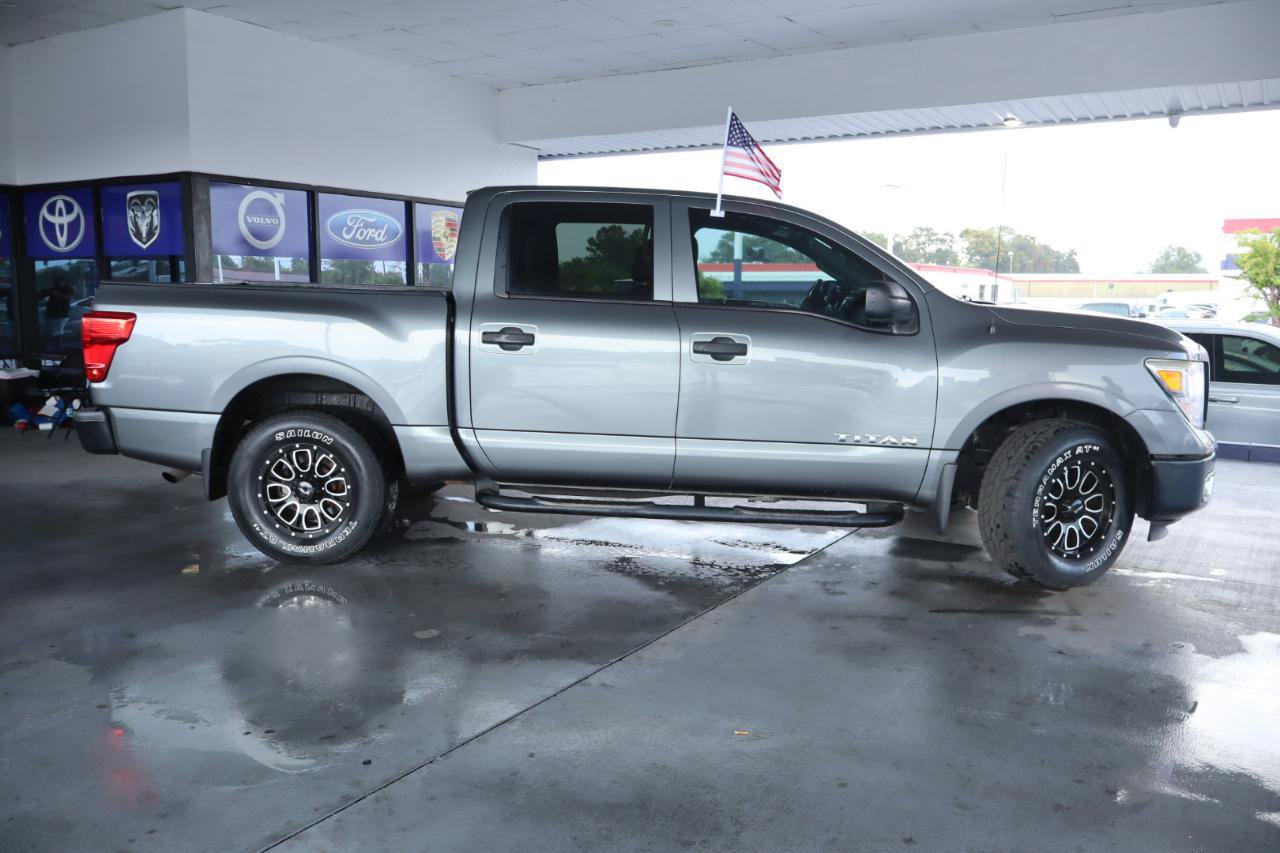 Used 2017 Nissan Titan S AWD/4WD image 5