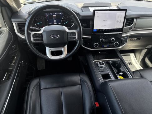 Used 2024 Ford Expedition XLT image 14