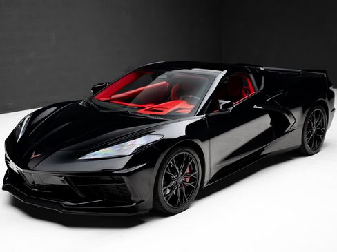 Used 2024 Chevrolet Corvette Stingray Premium Cpe w/ Z51 Performance Package RWD image 5