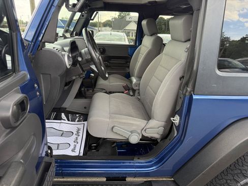 Used 2009 Jeep Wrangler Sahara w/ Dual Top Group AWD/4WD image 8